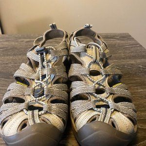 NWOT Keen Sandals Size 8.5